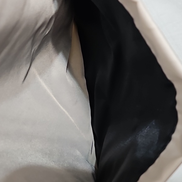 BOOK SLEEVE " BOOKS ARE MY LOVE LANGAUGE ON FRONT WITH ZIPPER TOP - Picture 4 of 6